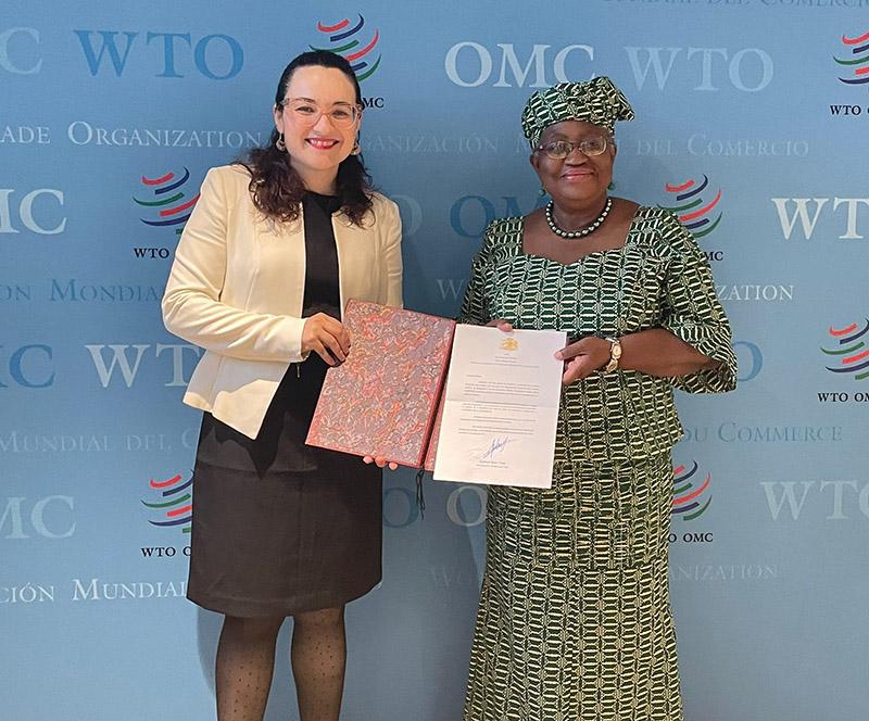 Excma. Embajadora de Chile ante la OMC, Sra. Sofía Boza, junto a la Directora General de la OMC, Dra. Ngozi Okonjo-Iweala.