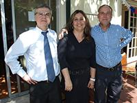 Gregory Bown, Subdirector Económico del IEI, junto a los profesores Paz Milet y Fernando Laiseca.