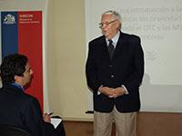 El Director del IEI, profesor Walter Sánchez González, dio la bienvenida a los más de 60 participantes de este seminario.