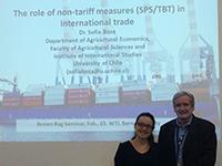 La profesora Sofía Boza junto al académico del World Trade Institute de la Universidad de Berna, Dr. Christian Häberli.