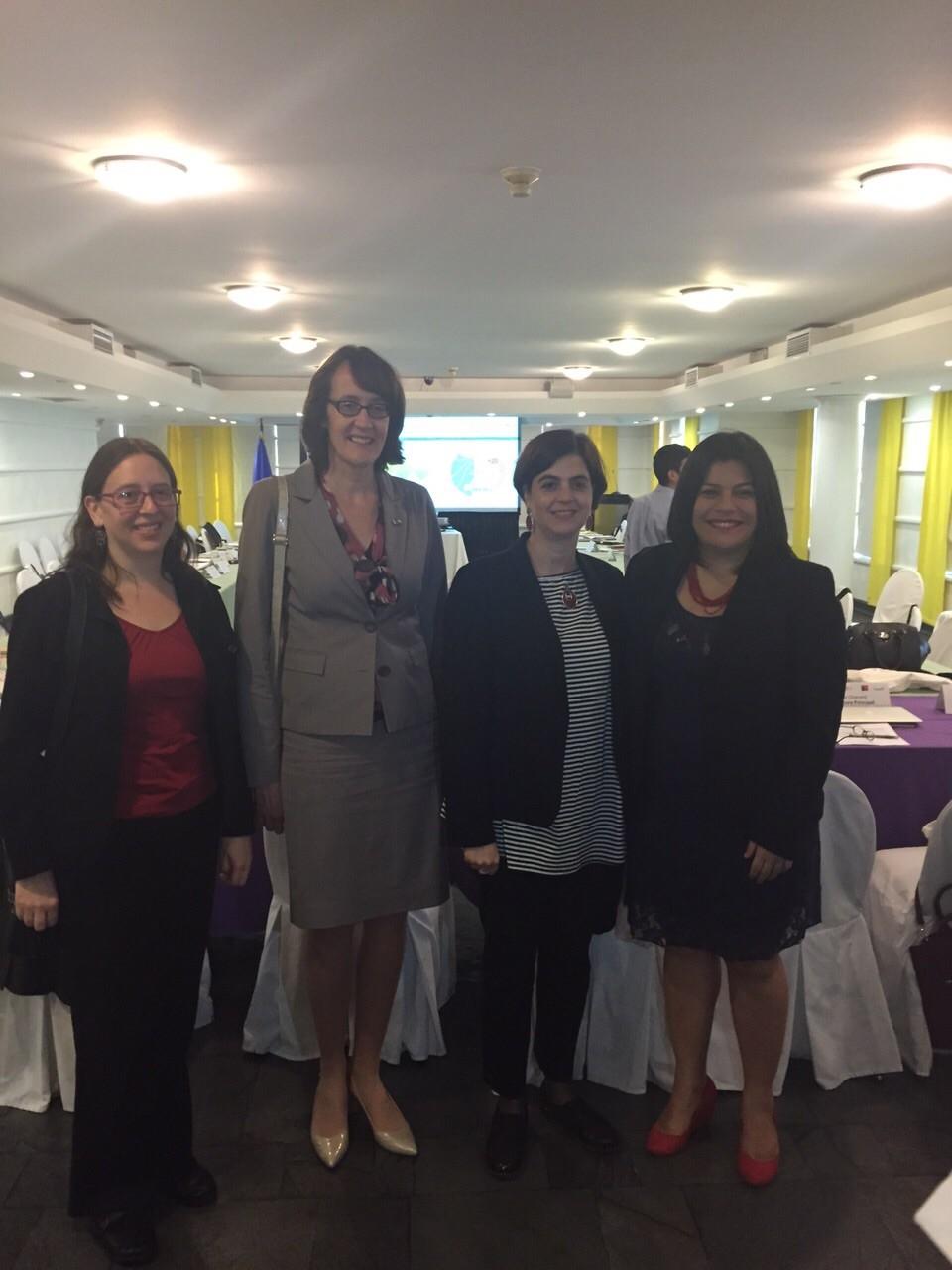 De izquierda a derecha: Prof. Tatiana Rein;  Patricia Fuller, embajadora de Canadá; Claudia Pascual, Ministra Sernam y Luz Patricia Mejía Guerrero, Secretaria Técnica del MESECVI.