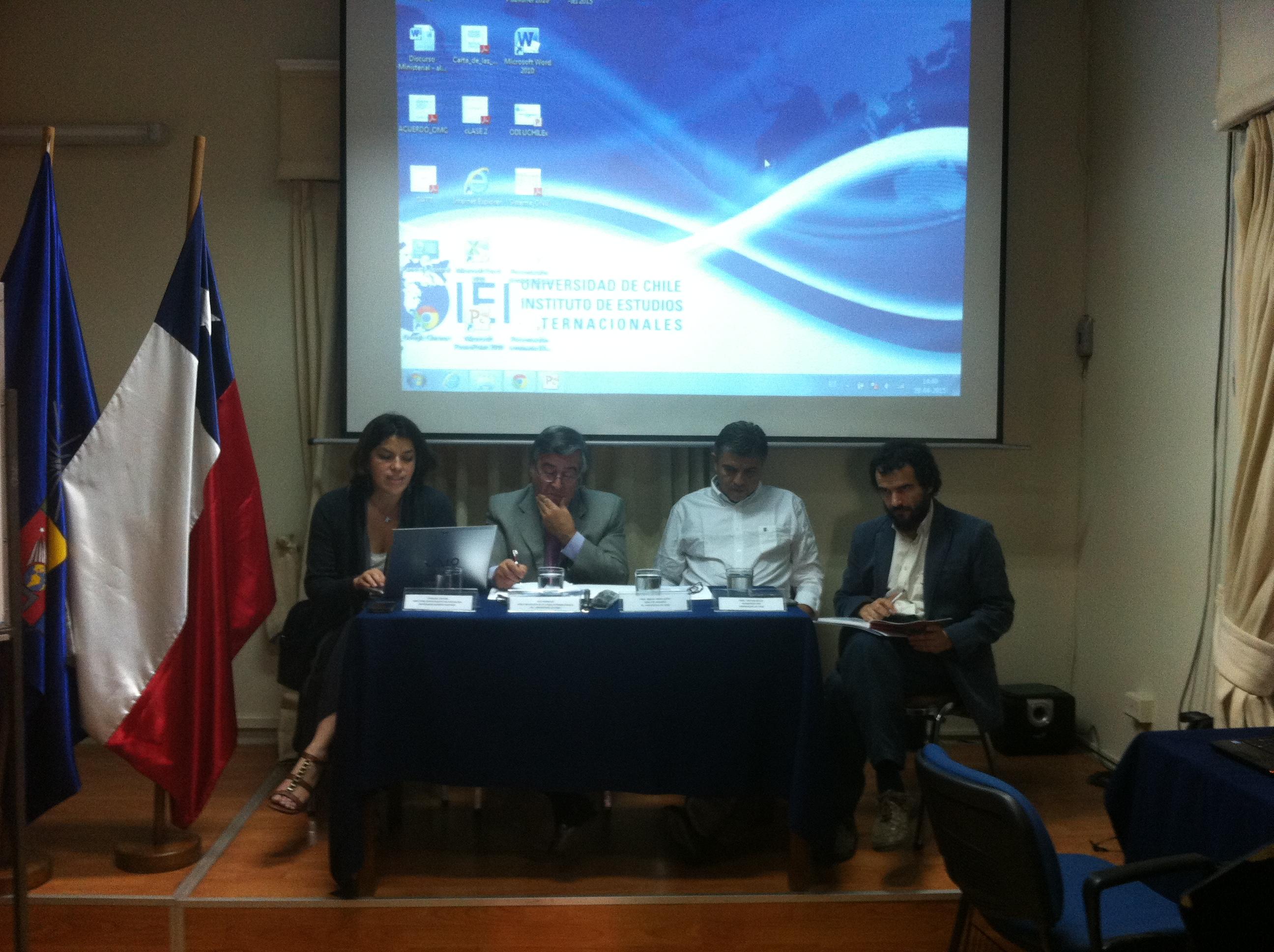 De izquierda a derecha: Carolina Stefoni, Prof. José Morandé, Prof. Miguel Ángel López, Cristian Bellei.