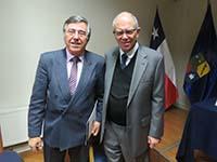 José Morandé, Director (S) del IEI, junto a Manuel Agosín, Decano de la FEN.