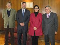Profesores Miguel Ángel López, Gordon Hanson, Dorotea López y José Morandé, Director del IEI. Profesores Miguel Ángel López, Gordon Hanson, Dorotea López y José Morandé, Director del IEI.