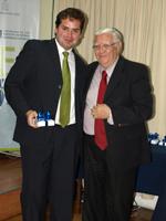 Marcelo Morán junto al Director Adjunto del IEI, profesor Walter Sánchez.